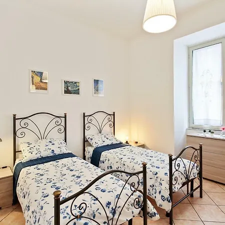 Guesthost - Flat With Balconies And Bicycle!